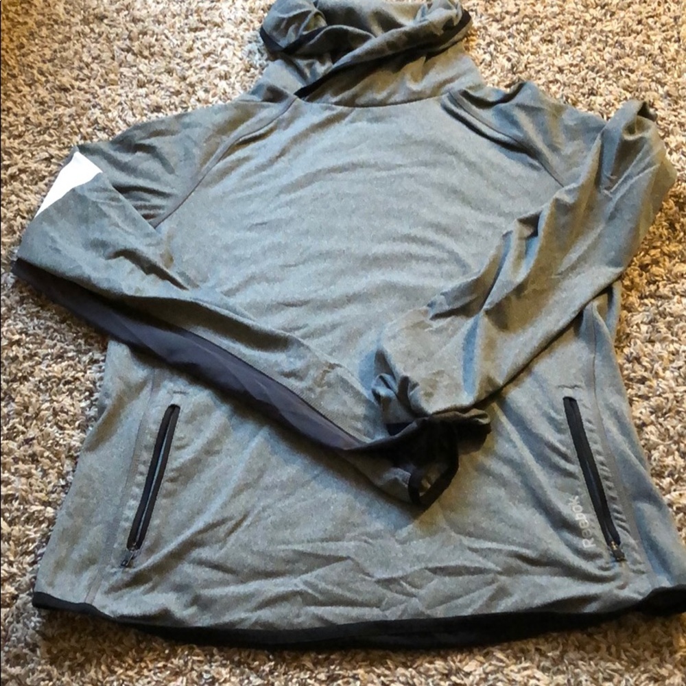 - Reebok pull -over size m